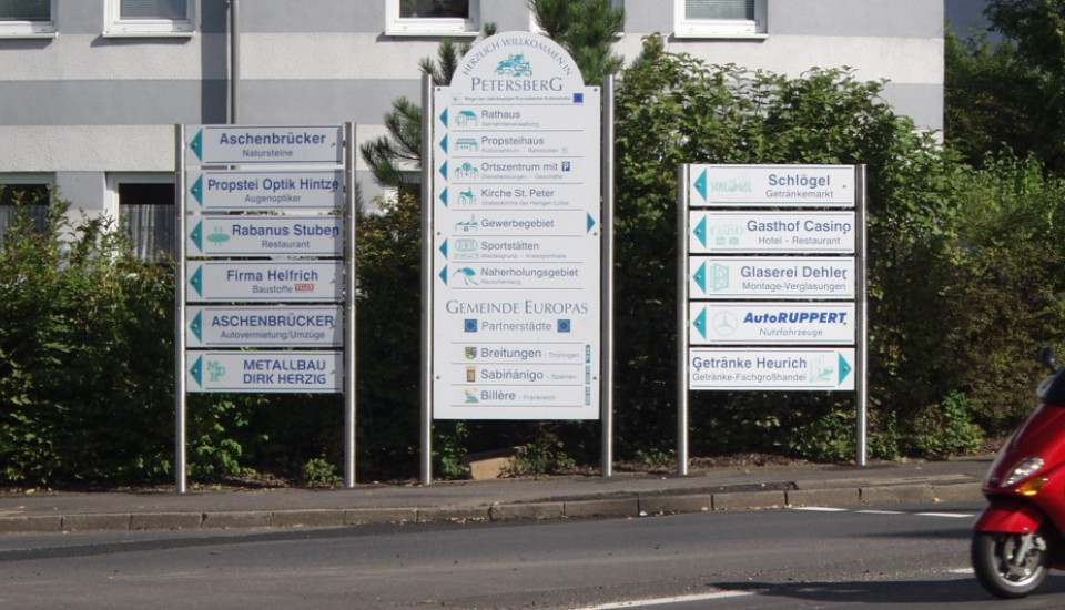 Beschilderungen & umfassende Leitsysteme